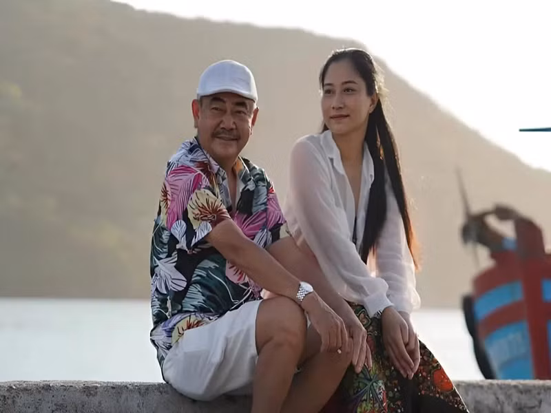 Khi Chân Chân đăng ảnh hẹn hò kèm chú thích: "Ai đó hỏi rằng em yêu từ khi nào? Em kể rằng từ ngày em có anh", nghệ sĩ Việt Anh để lại bình luận: "Bây giờ thì em cao bằng anh". Ảnh: FB Chân Chân.