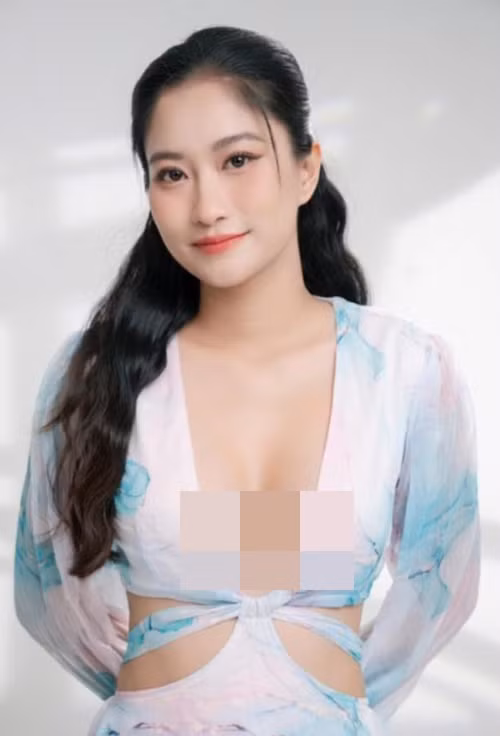 Sau khi phẫu thuật thẩm mỹ, bạn gái nghệ sĩ Việt Anh ăn mặc táo bạo hơn. Ảnh: FB Chân Chân.