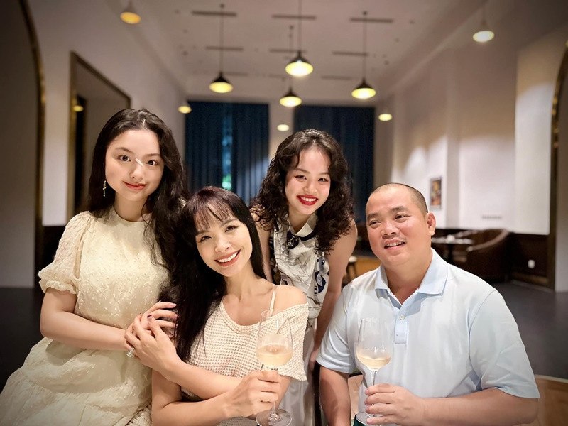 Theo Thúy Hạnh, ngoài niềng răng, Suti còn giảm cân thành công khi bước vào tuổi dậy thì.