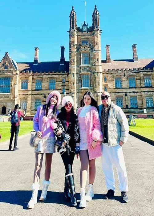 Vợ chồng Thúy Hạnh - Minh Khang mong các con du học sau khi tốt nghiệp phổ thông.