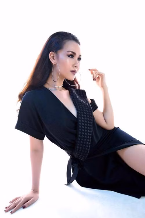 Võ Hạ Trâm vẫn gợi cảm dù ăn chay trường.