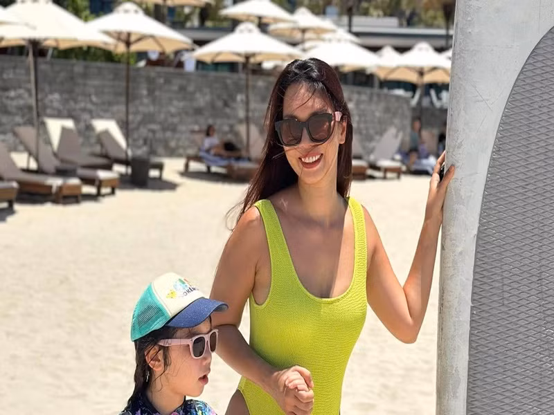 Trước khi sinh con thứ hai, vòng eo của Hà Anh là 62cm.