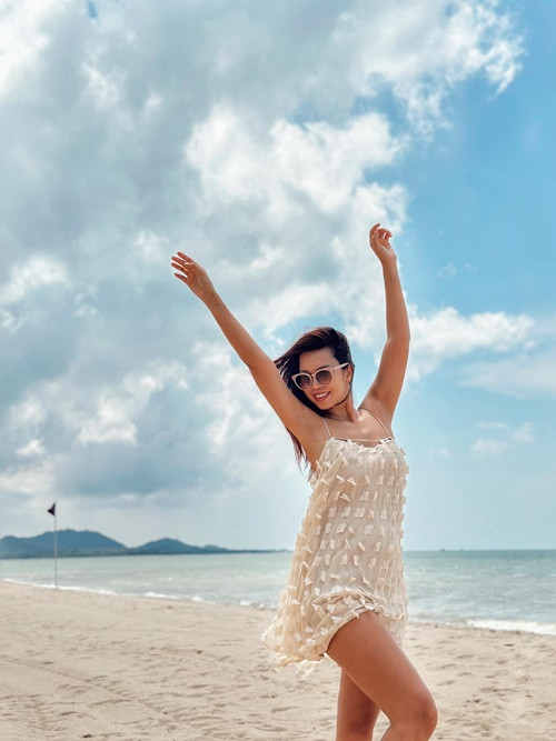 Chân dài sinh năm 1982 dần lấy lại được vóc dáng thon gọn sau 2 lần sinh nở.