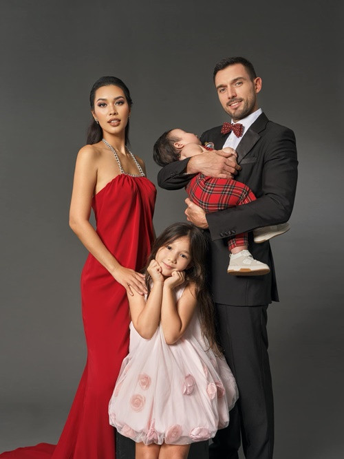 Hà Anh tự hào vì cuộc sống của mình, dù trong khó khăn, hay buồn khổ, dù gặp phải sự bất công hay phản trắc, cô vẫn cố gắng khỏe mạnh, đẹp đẽ, và kiên cường để làm điểm tựa vững chắc cho các con và gia đình, truyền những cảm hứng tích cực và mạnh mẽ đến những người cần đến nó xung quanh cô.