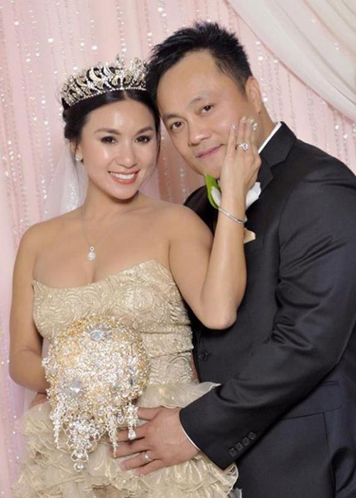 Sang Mỹ, Y Phụng và chồng cũ đầu tiên ly hôn sau 7 năm gắn bó vì cô không muốn sinh con. Người đẹp tái hôn vào năm 2016, sinh con gái đầu lòng Paris vào năm 2017. Ảnh: Thương Hiệu Pháp Luật.