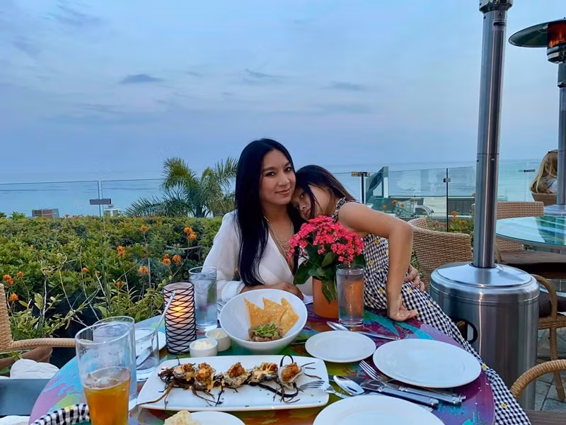 Cuộc sống của Y Phụng chỉ xoay quanh chồng con. Khi rảnh rỗi, người đẹp cùng gia đình đi du lịch. Ảnh: FB Y Phụng.