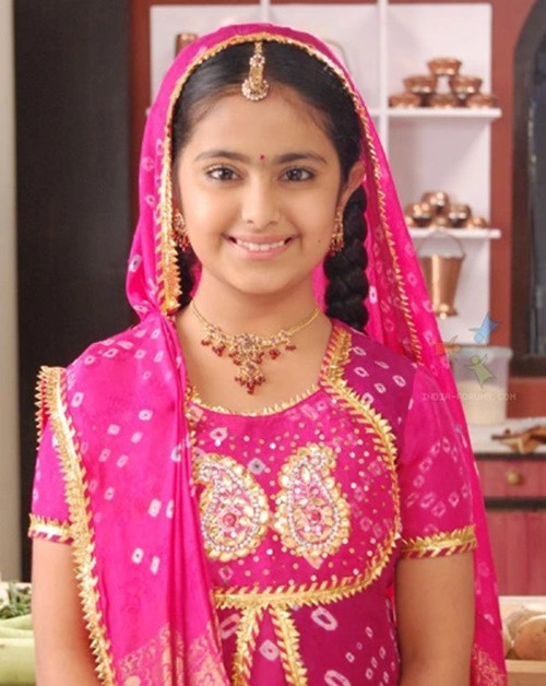 Tại Việt Nam, Cô dâu 8 tuổi lên sóng từ ngày 11/11/2014 đến ngày 12/2/2017. Nội dung phim kể về cuộc sống của Anandi, cô gái 8 tuổi ngây thơ trong sáng làm dâu trong một gia đình giàu có. Ảnh: Southindianactress.