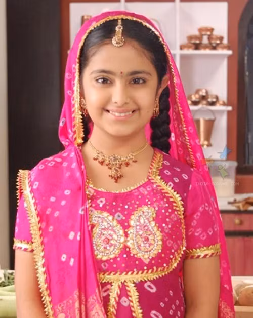 Tại Việt Nam, Cô dâu 8 tuổi lên sóng từ ngày 11/11/2014 đến ngày 12/2/2017. Nội dung phim kể về cuộc sống của Anandi, cô gái 8 tuổi ngây thơ trong sáng làm dâu trong một gia đình giàu có. Ảnh: Southindianactress.