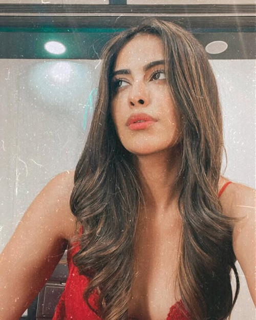 Nhờ sự thành công của bộ phim Cô dâu 8 tuổi, Avika nhận được nhiều lời mời tham gia các dự án điện ảnh như Morning Walk, Paathshala, Uyyala Jampala, Care of Footpath 2, Lakshmi Raave. Ảnh: Instagram Avika Gor.