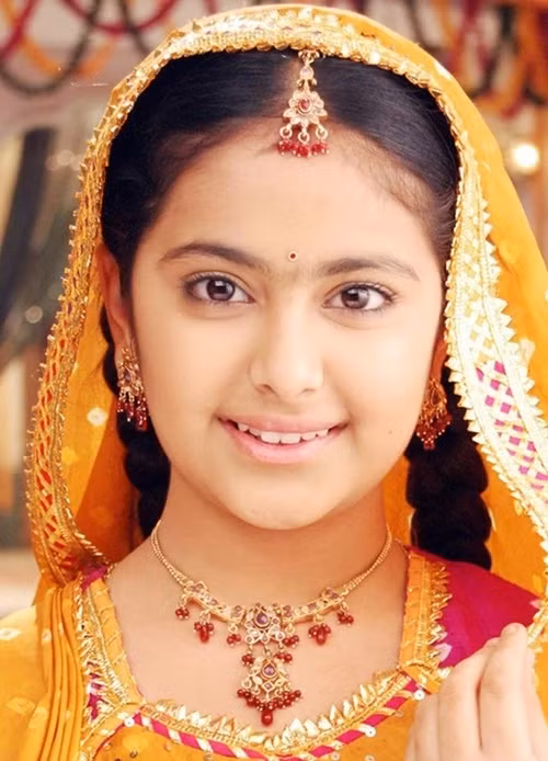 Với lối diễn xuất hồn nhiên khi đóng vai Anandi ngày nhỏ, Avika Gor đã chinh phục nhiều khán giả Ấn Độ. Không ít người xem thực sự cảm động mỗi lần nhân vật Anandi của Avika rơi nước mắt. Ảnh: Znews.