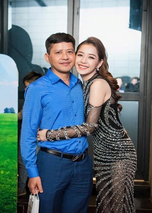Chi Pu rất thân với bố. Trên trang cá nhân, cô từng chia sẻ nhiều hình ảnh bên đấng sinh thành. Ảnh: FB Chi Pu.