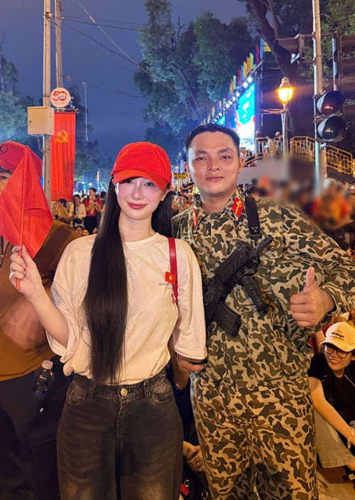 Trên trang cá nhân, Jun Vũ vừa viết: "Đi Concert quốc gia gặp lại đồng chí Dũng". "Đi Concert quốc gia" là một cách mà giới trẻ gọi lễ diễu binh, diễu hành kỷ niệm 30/4.