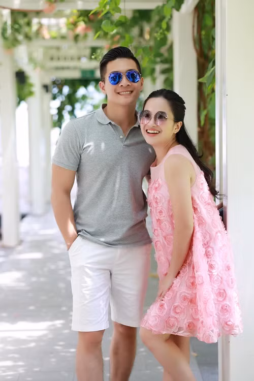 Hồng Phượng từng giành giải thưởng cao nhất cuộc thi Người dẫn chương trình truyền hình 2006. Sau đó, vợ Quốc Cơ nỗ lực phát triển sự nghiệp MC. Ảnh: FB Hồng Phượng.