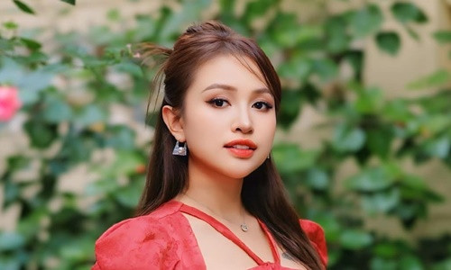 Van Hugo xin loi vi on ao quang cao sua