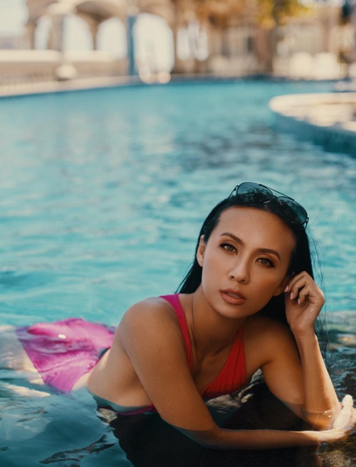 Huyền Ny có con trai Levin (sinh năm 2011) và 2 con gái sinh đôi Hạ Mây, Hải Cát (sinh năm 2014).