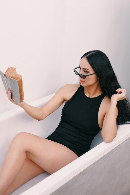 Chỉ có hai vợ chồng Huyền Ny chăm sóc các con.