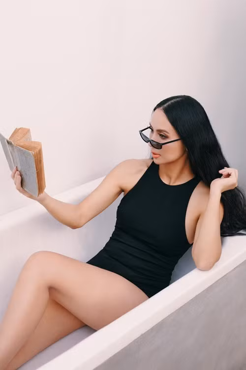 Chỉ có hai vợ chồng Huyền Ny chăm sóc các con.