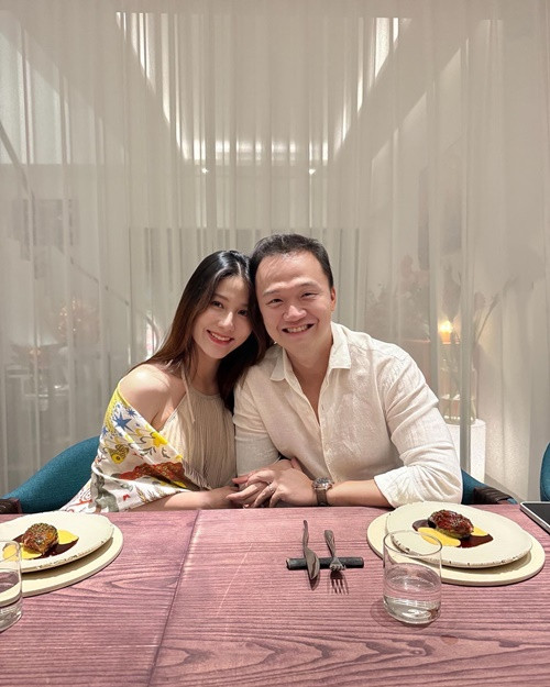 Cặp đôi "trốn con" đi hẹn hò dịp Valentine 2025.