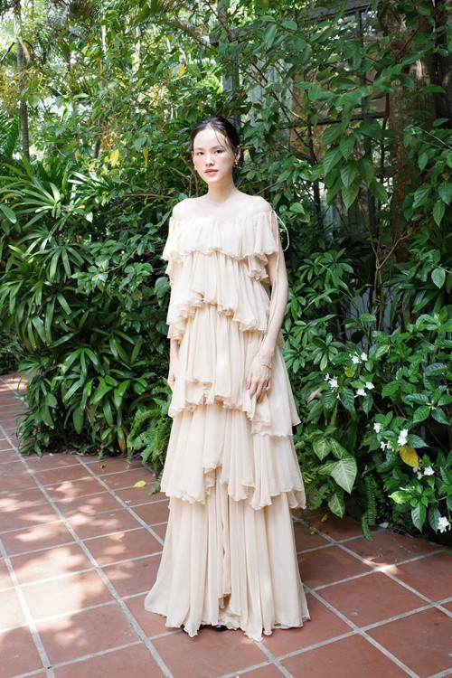 Tuyết Lan đoạt giải Á quân Vietnam's Next Top Model 2010. Người đẹp từng có thời gian dài làm việc ở Singapore, Mỹ. Năm 2022, Tuyết Lan ra mắt tự truyện. Chia sẻ trên Harper's Bazaar Vietnam, Tuyết Lan cho biết, thông qua những câu chuyện được kể trong tự truyện, cô hy vọng rằng trên con đường đầy chông gai để chinh phục những ước mơ, nó sẽ giúp ích được phần nào cho hành trình này của các bạn trẻ.