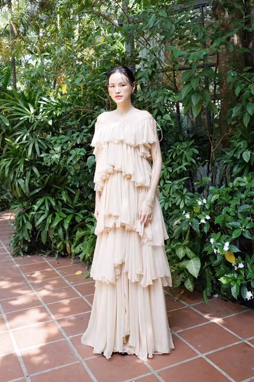 Tuyết Lan đoạt giải Á quân Vietnam's Next Top Model 2010. Người đẹp từng có thời gian dài làm việc ở Singapore, Mỹ. Năm 2022, Tuyết Lan ra mắt tự truyện. Chia sẻ trên Harper's Bazaar Vietnam, Tuyết Lan cho biết, thông qua những câu chuyện được kể trong tự truyện, cô hy vọng rằng trên con đường đầy chông gai để chinh phục những ước mơ, nó sẽ giúp ích được phần nào cho hành trình này của các bạn trẻ.