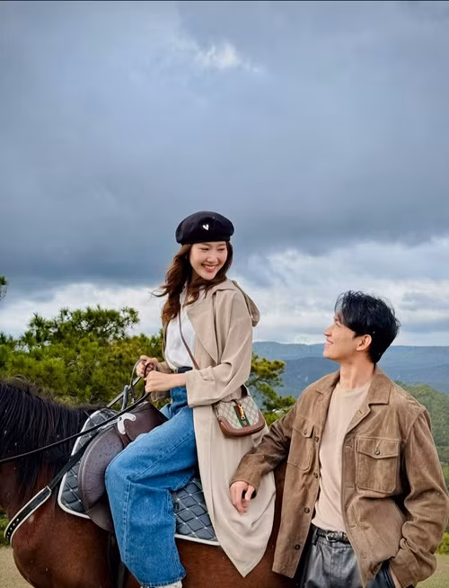 Nam diễn viên gửi lời chúc mừng sinh nhật đến Thúy Ngân: "Mọi điều tốt đẹp và cười thật nhiều nhé em Lê Huỳnh Thuý Ngân. Happy birthday to you!". Ảnh: FB Võ Cảnh.