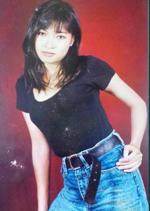 Phương Thanh tham gia các cuộc thi ca hát từ năm 1990. Năm 1993, được giúp đỡ của nhạc sĩ Bảo Phúc và tay guitar bass Lý Được, cô trở thành gương mặt quen thuộc của các vũ trường có tiếng bấy giờ. Ảnh: Tiền Phong.