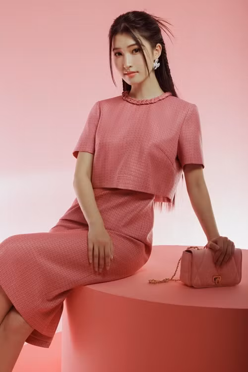 Trong 3 năm tham gia showbiz, Phương Nhi gắn liền với hình ảnh ngoan hiền, chiếm được thiện cảm của nhiều khán giả. Ảnh: FB Phương Nhi.