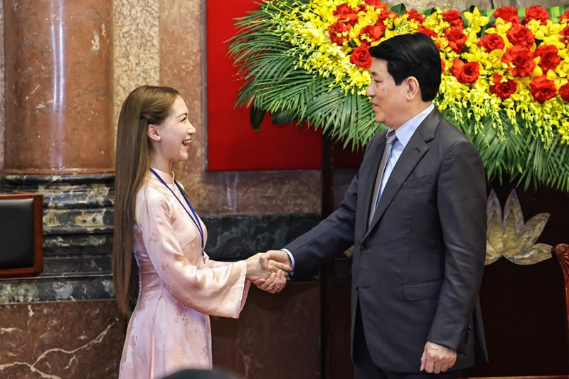 Trên trang cá nhân, Hòa Minzy chia sẻ: "Được gặp gỡ, nhận những lời động viên và hơn hết được đại diện phát biểu kể về hành trình thiện nguyện nhỏ bé của mình cho các lãnh đạo lắng nghe, quả thật là những giây phút quá ý nghĩa trong cuộc đời của Hòa. Cháu xin được cảm ơn những lời động viên khích lệ của các bác lãnh đạo, cháu sẽ cố gắng nỗ lực hơn nữa để luôn là 1 công dân có ích cho xã hội".