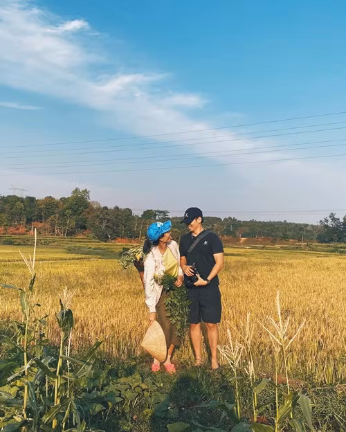 Sau khi kết hôn, H’hen Niê thoải mái khoe được Tuấn Khôi cưng chiều như công chúa.