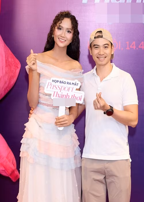  H’hen Niê kết hôn với Tuấn Khôi vào tháng 2/2025. Tuấn Khôi là nhiếp ảnh gia, đạo diễn.