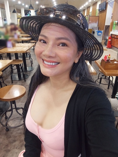 Tuổi 48, Kiều Trinh chuộng váy áo trễ nải ở đời thường.