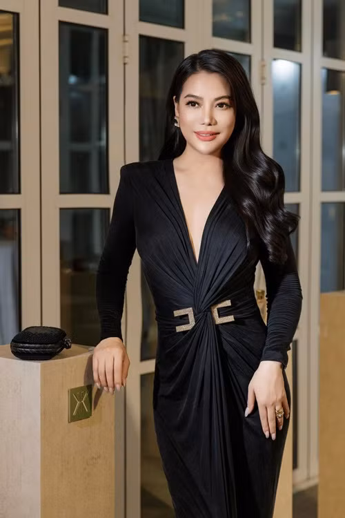 Vì chưa đòi được 24 tỷ đồng một đối tác, Trương Ngọc Ánh cho biết, cô từng phải bán tài sản trả nợ. Nữ diễn viên còn chia sẻ, cô không giàu nứt đố đổ vách như nhiều người nghĩ. Ảnh: FB Trương Ngọc Ánh.