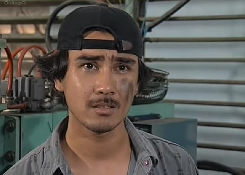 Với vai Huy, Quyền Linh đoạt giải Nam diễn viên phim truyền hình xuất sắc nhất của năm ở Mai Vàng năm 1999. Sau Đồng tiền xương máu, Quyền Linh đắt show làm MC. Ảnh: Tiền Phong.