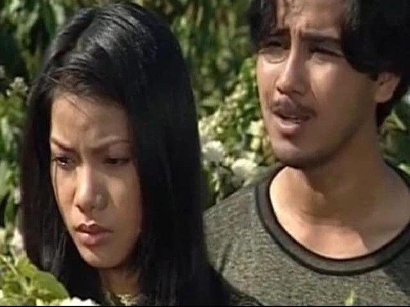 Trong phim Đồng tiền xương máu phát sóng vào năm 1998, Quyền Linh đóng vai chàng kỹ sư nghèo tên Huy. Bạn gái trong phim của anh là Trương Ngọc Ánh. Ảnh: Vietnamnet.