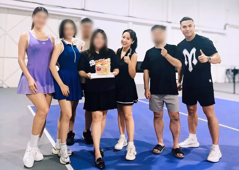 Trong những ngày qua, giữa lùm xùm quảng cáo sữa, Vân Hugo chăm đăng tải hình ảnh tươi tắn ở đời thường. Ảnh: FB Vân Hugo.