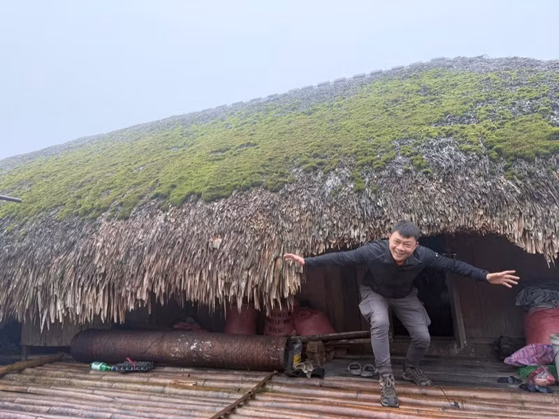 Về việc từng quảng cáo sữa Hiup, Quang Minh cho biết, khi nhận lời quảng cáo, anh đã được nhãn hàng cung cấp đầy đủ các giấy tờ như: Giấy tự công bố sản phẩm, giấy phép quảng cáo, xét nghiệm vi sinh... Ảnh: FB Quang Minh.