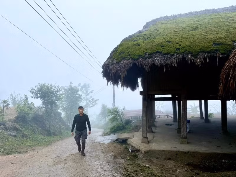 Quang Minh nhận lỗi nhưng khẳng định không lợi dụng niềm tin của khán giả vì lợi ích cá nhân. Anh bày tỏ: “Tôi không trốn tránh, cũng không đổ lỗi. Nhưng tôi mong được lắng nghe và được hiểu rằng tôi chưa bao giờ có chủ đích lợi dụng niềm tin của khán giả vì lợi ích cá nhân. Nếu có điều gì khiến mọi người thất vọng, thì đó chính là sự thiếu cẩn trọng trong việc chọn lựa những gì mình đồng hành. Tôi coi đó là một bài học sâu sắc và có phần cay đắng". Ảnh: FB Quang Minh.