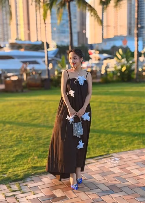 Hiện tại, cô vẫn khóa bình luận người lạ trên trang cá nhân Facebook. Ảnh: FB Vân Hugo.