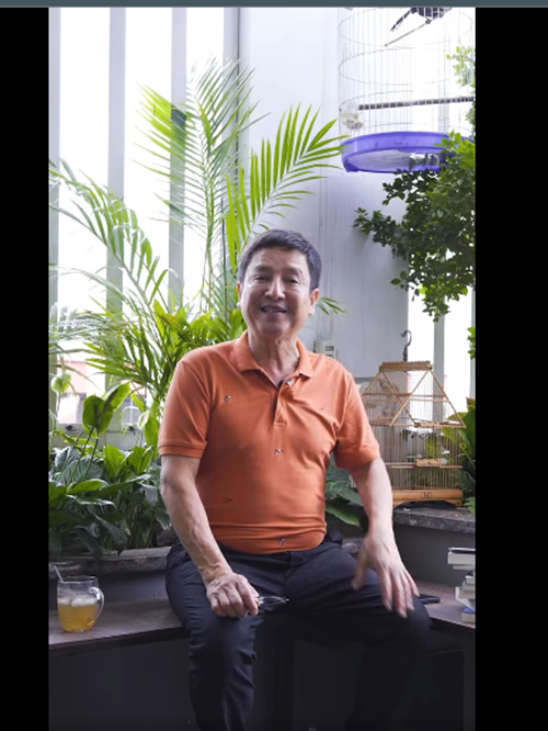 Cuộc sống đời thường của Chí Trung thảnh thơi hơn sau khi anh nghỉ hưu.