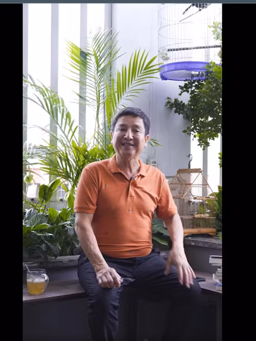 Cuộc sống đời thường của Chí Trung thảnh thơi hơn sau khi anh nghỉ hưu.