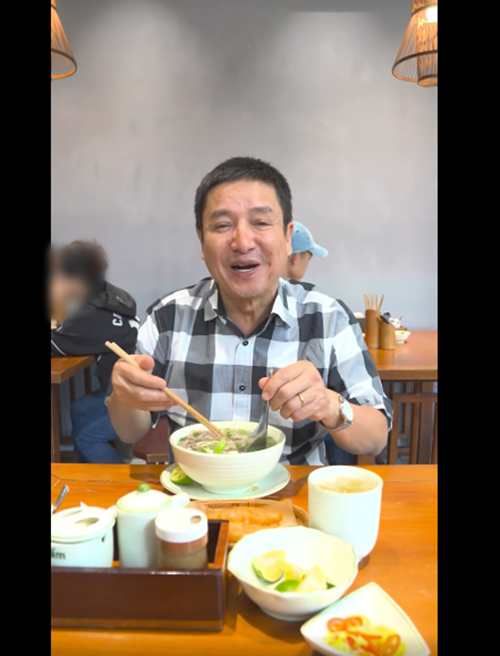 Chí Trung chia sẻ các video đánh giá món ăn.