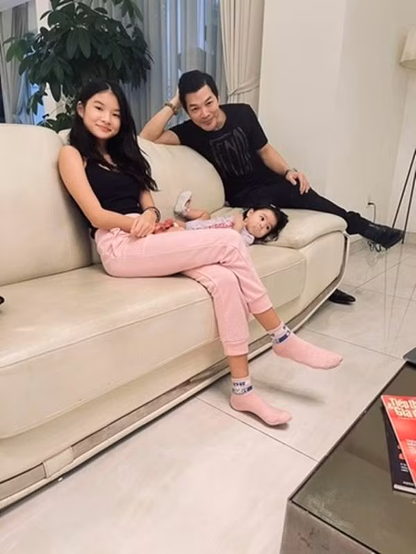 Trần Bảo Sơn chia sẻ trên Người Lao Động năm 2023, con gái lớn của anh yêu thương con gái nhỏ dù khác mẹ. Ảnh: FB Trần Bảo Sơn.