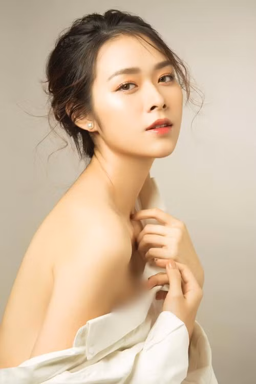 Hot girl đời đầu Diệp Bảo Ngọc sinh con trai đầu lòng vào năm 2013. Sau sinh nở, cô ngày càng quyến rũ, trẻ trung.