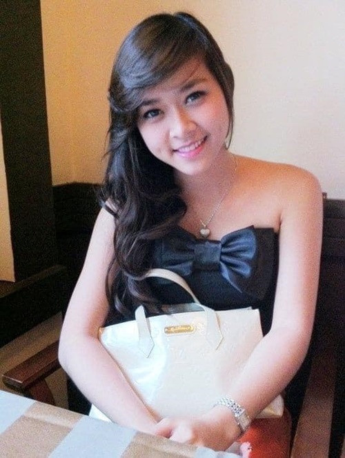 Diệp Bảo Ngọc sinh năm 1993, từng tham gia một số cuộc thi nhan sắc.