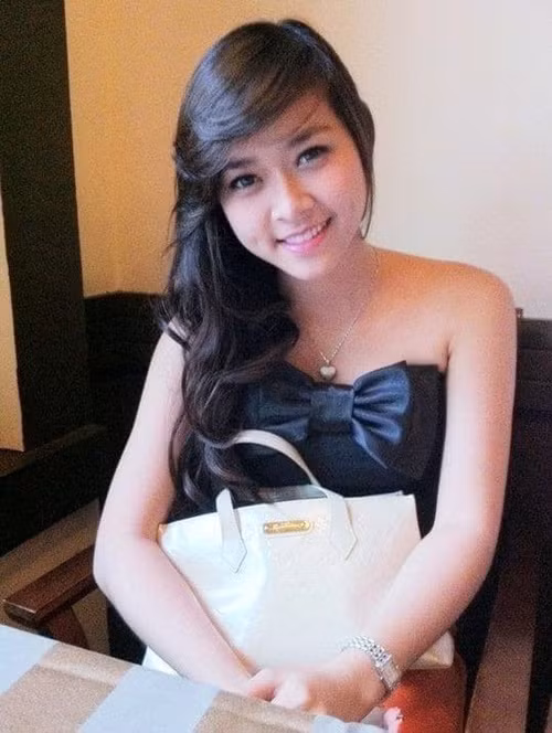 Diệp Bảo Ngọc sinh năm 1993, từng tham gia một số cuộc thi nhan sắc.