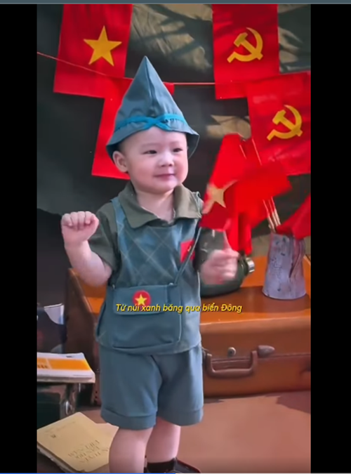 Hóa chiến sĩ, con trai của Ngân Anh và Tô Ny vô cùng đáng yêu khiến nhiều cư dân mạng "lụi tim".