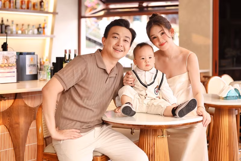 Trong khi Tô Ny theo đuổi công việc dẫn chương trình, Ngân Anh tham gia hoạt động showbiz, giảng dạy, làm giám đốc chương trình Quản trị Sự kiện - Kinh tế Thể thao tại Đại học Hoa Sen. Cặp đôi kết hôn năm 2022 sau 2 năm bí mật hẹn hò.