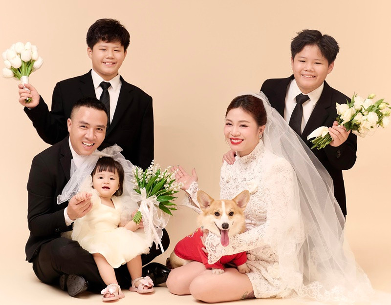 Vợ chồng Hoàng Linh có một cô con gái chung. Ảnh: FB Hoàng Linh.
