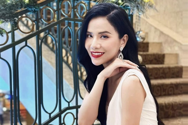 Mới đây, MC Bích Hồng bị nhiều khán giả chỉ trích phát ngôn thiếu chuẩn mực khi viết rằng "không vui, thấy rất phiền" liên quan đến buổi hợp luyện diễu binh, diễu hành tối ngày 18/4 trên đường Lê Duẩn, TP HCM. Ảnh: Vietnamnet.