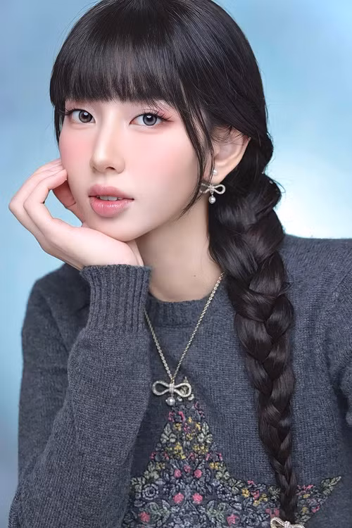 Nguyễn Thúc Thùy Tiên hiếm khi xuất hiện cùng người thân. Người đẹp bộc bạch, từ rất nhỏ, cô đã có thói quen ít tương tác với gia đình. Ngoài ra, gia đình của Thùy Tiên khá phức tạp nên người đẹp không muốn nói nhiều vì sợ mọi người bị "đào sâu". Ảnh: FB Thùy Tiên.